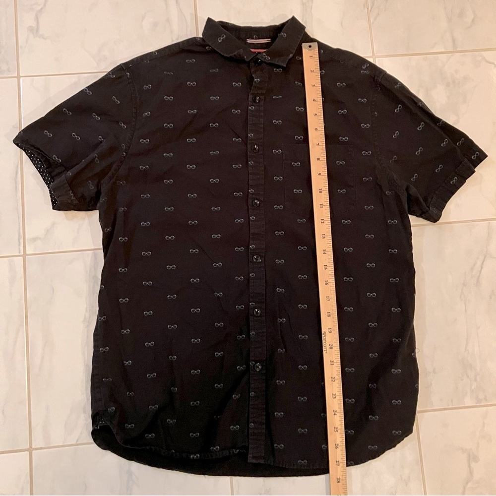 Denim & flower Men's Black Short Sleeve Shirt. Sunglasses pattern!  EUC!